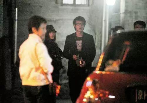 韩庚爆料陪酒男视频,娱乐圈潜规则真相揭露